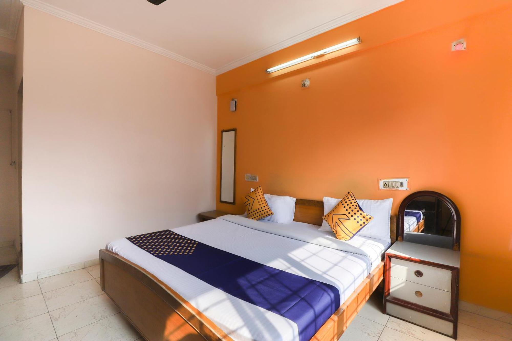 Spot On Hotel Shyam Inn Halol Exterior photo